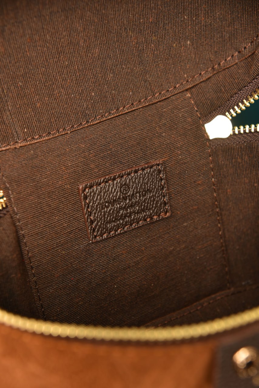 L - Vanity Chain Pouch in Suede