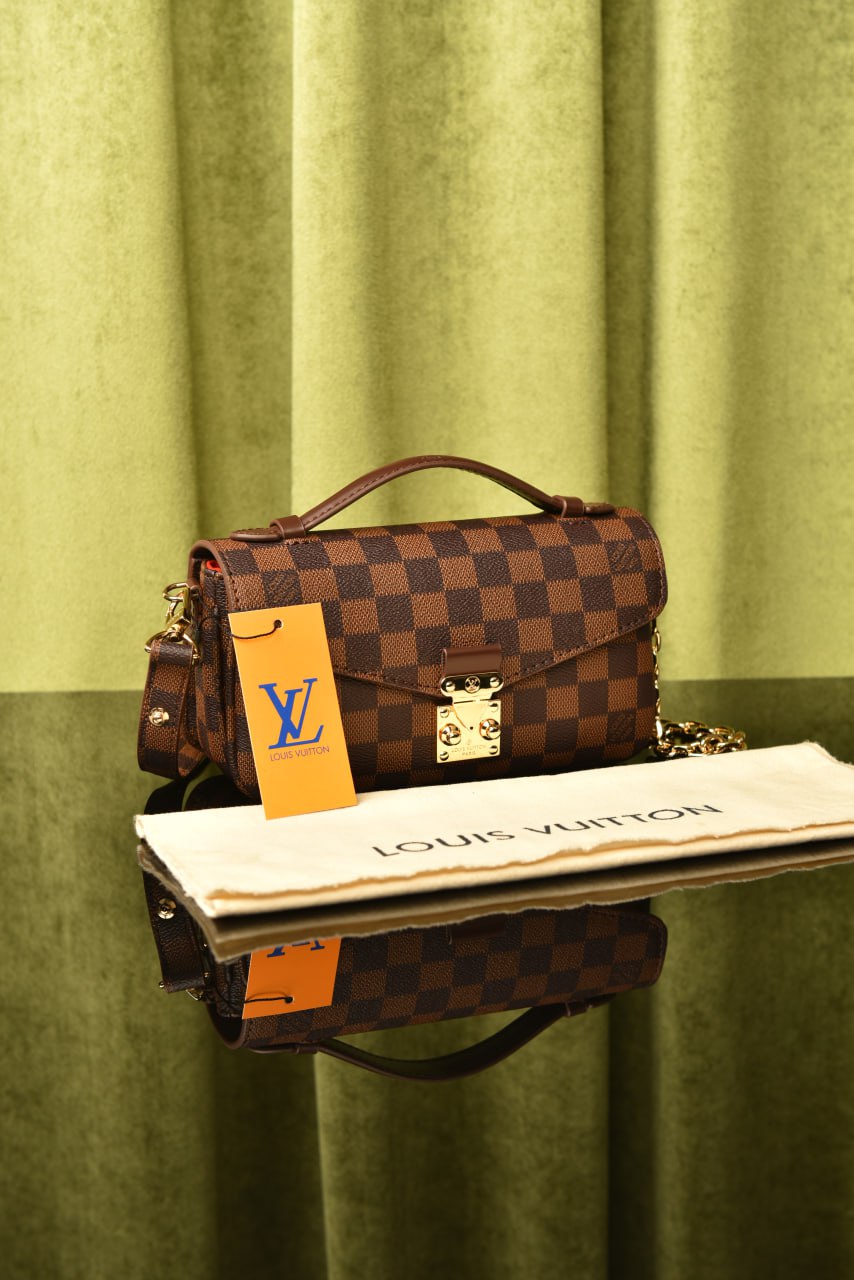 L - Pochette Metis East