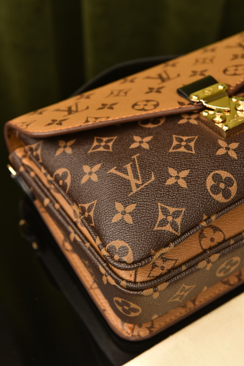 L - Metis Pochette