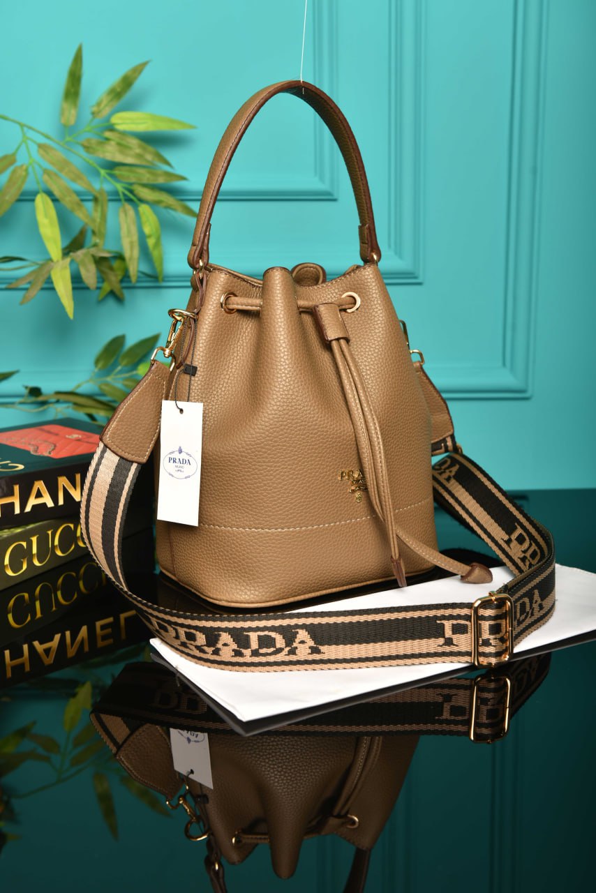 PR - Vitello Daino Bucket Bag