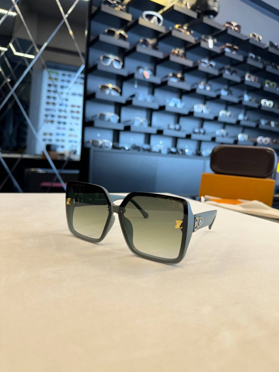 L - Sunglasses