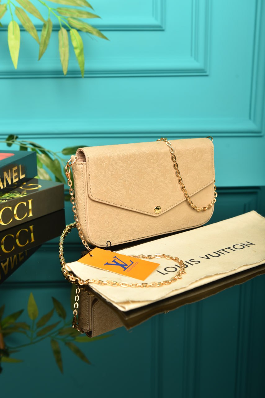 L - Felicie Pochette