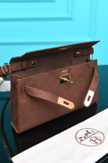 HM - Kelly Classique To Go Wallet in Suede