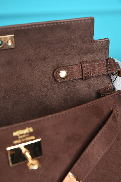 HM - Kelly Classique To Go Wallet in Suede