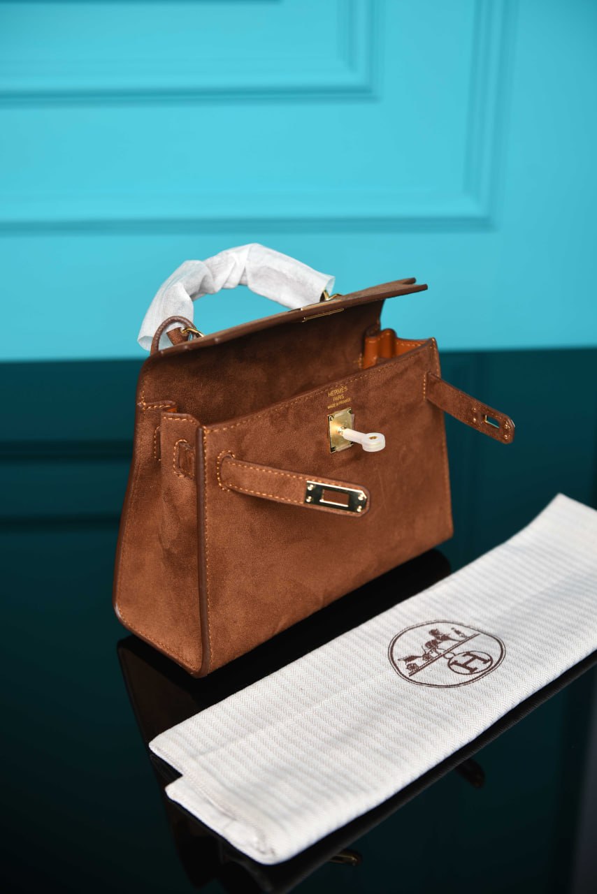 HM - Kelly 22 Bag in Suede