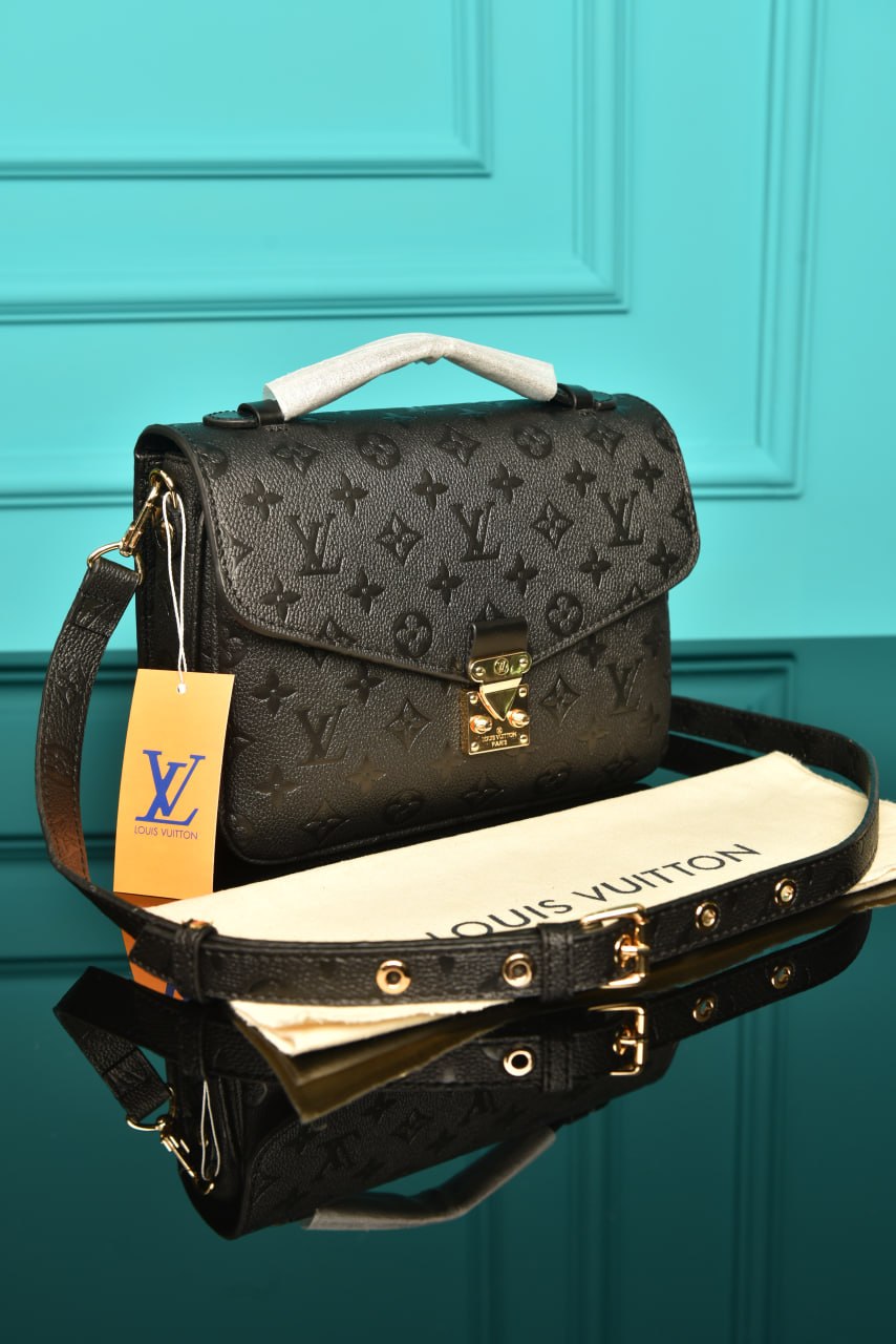 L - Metis Pochette (Black)