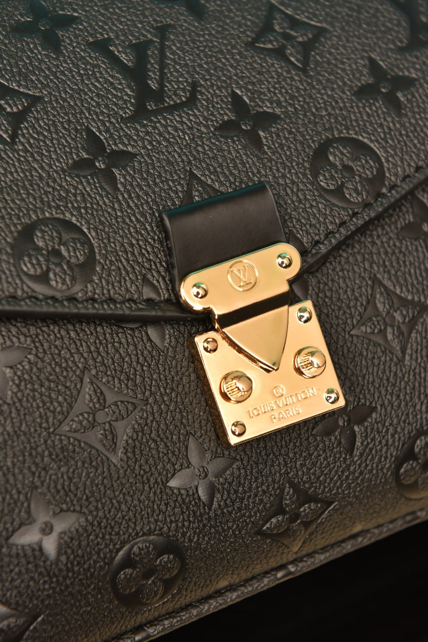 L - Metis Pochette (Black)