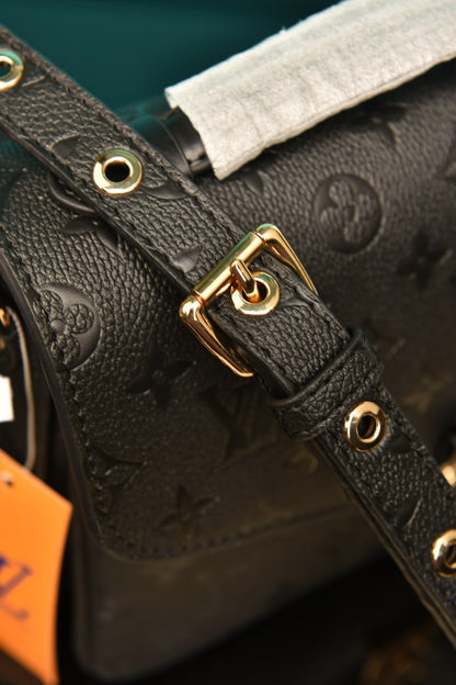 L - Metis Pochette (Black)