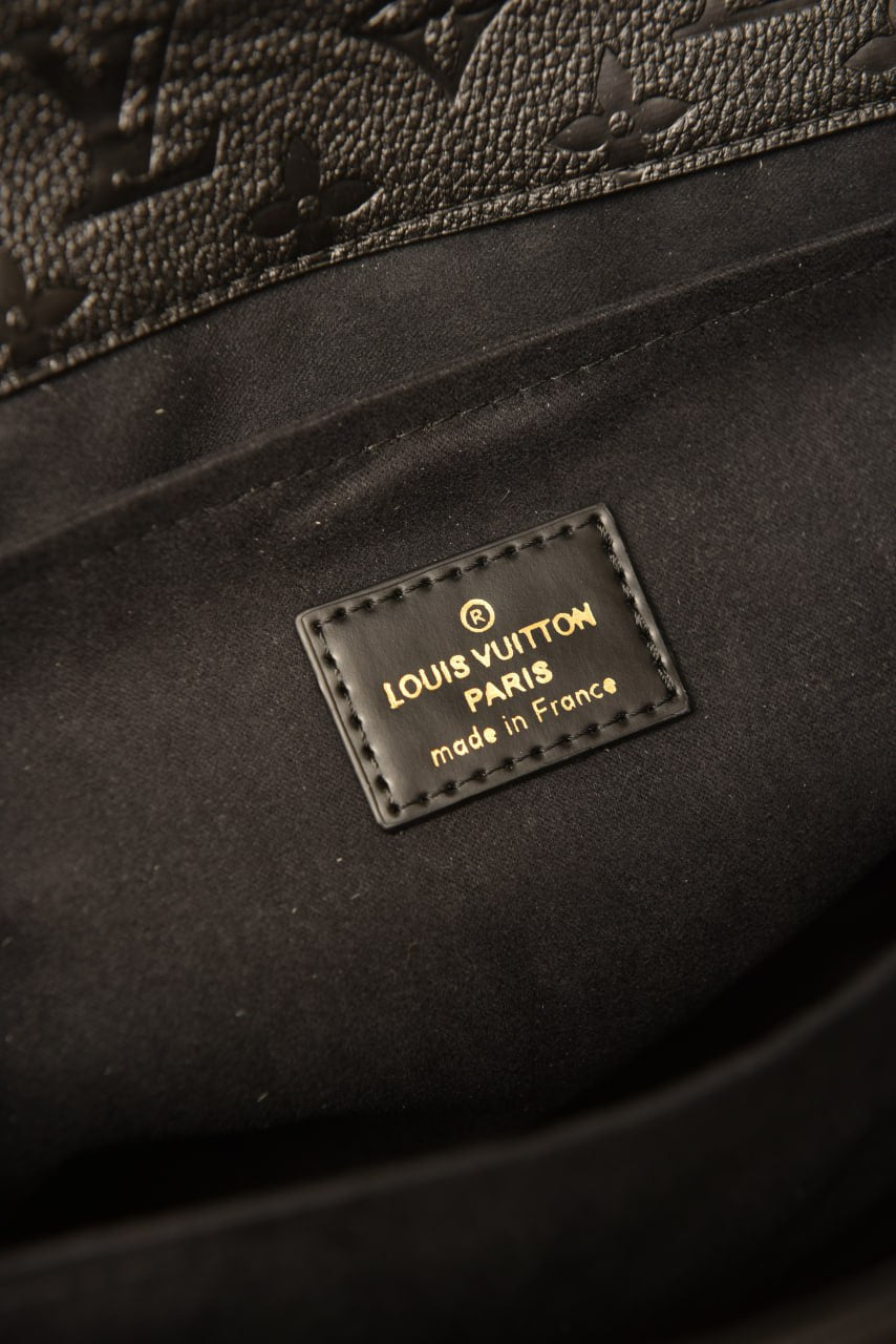 L - Metis Pochette (Black)