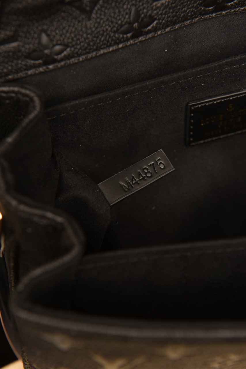L - Metis Pochette (Black)