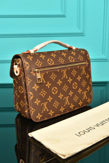L - Metis Pochette
