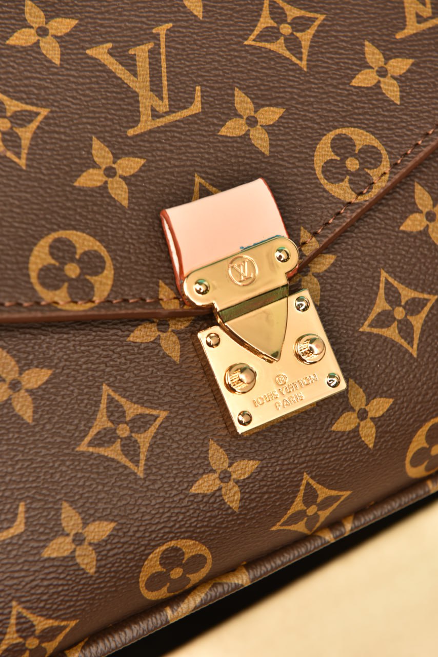 L - Metis Pochette