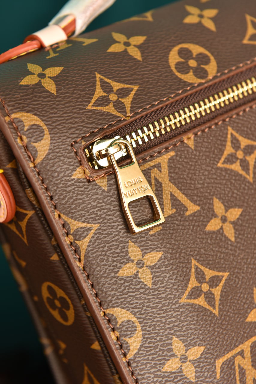 L - Metis Pochette