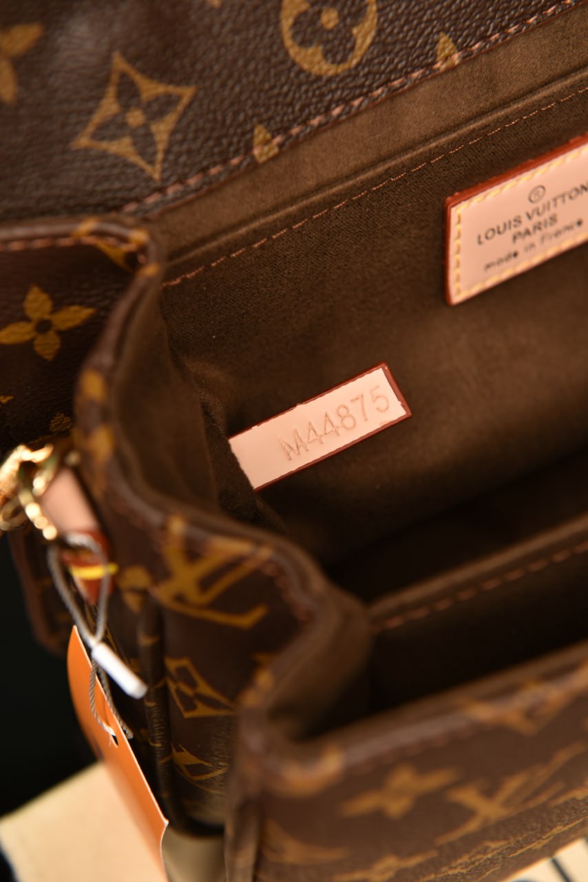 L - Metis Pochette