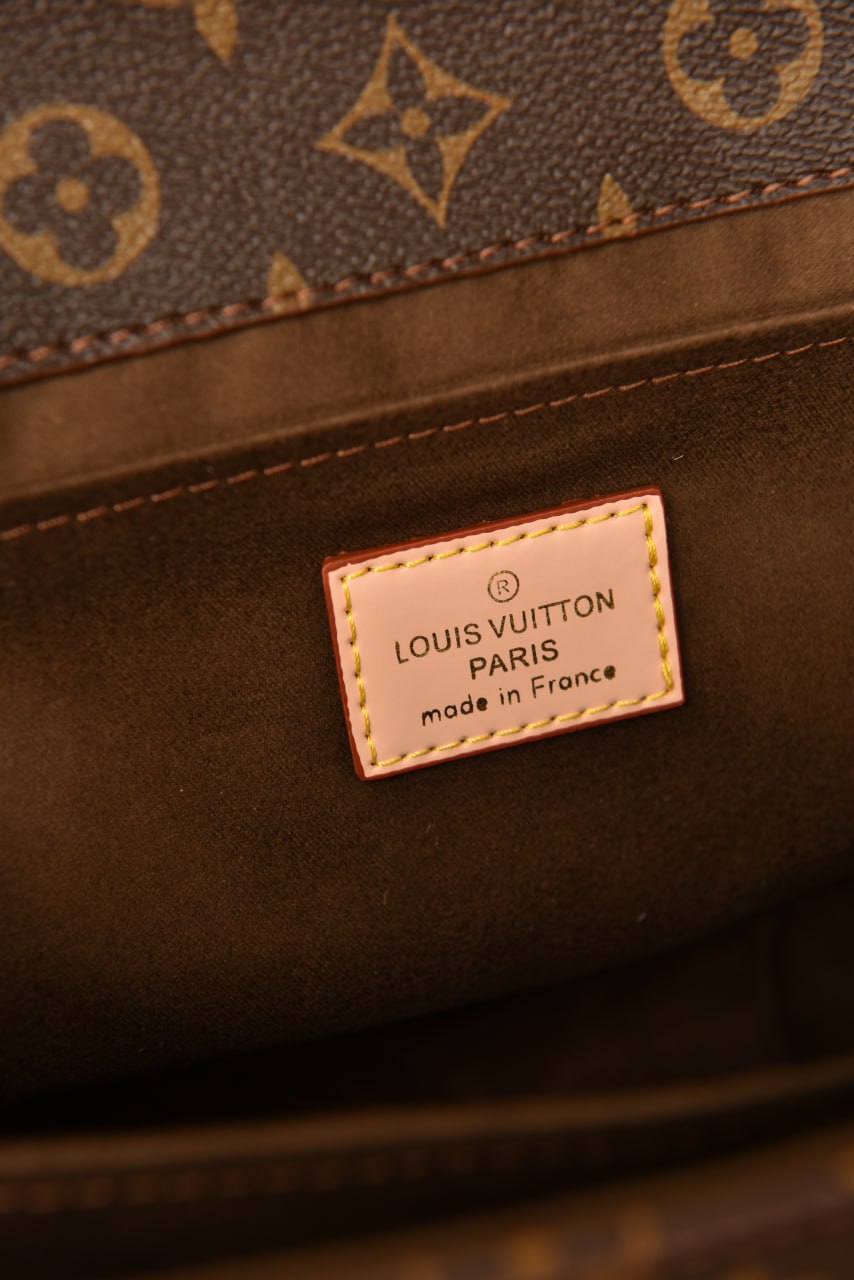 L - Metis Pochette