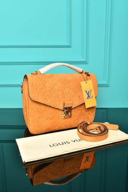 L - Pochette Metis Bag in Suede