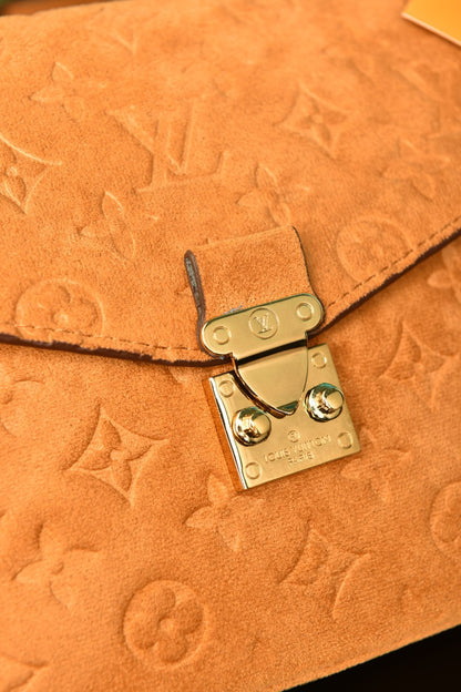 L - Pochette Metis Bag in Suede