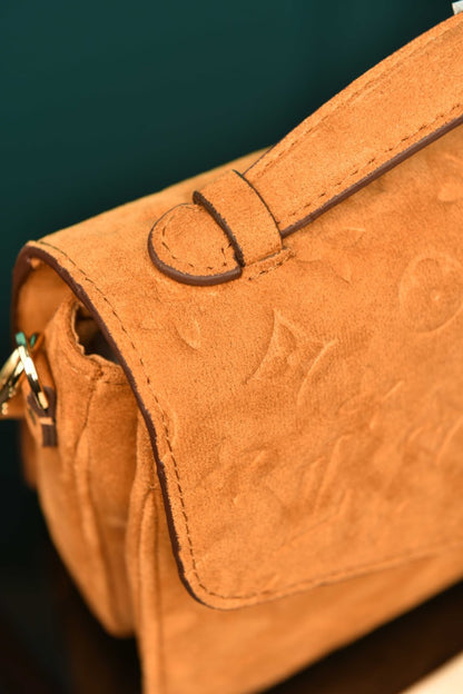 L - Pochette Metis Bag in Suede