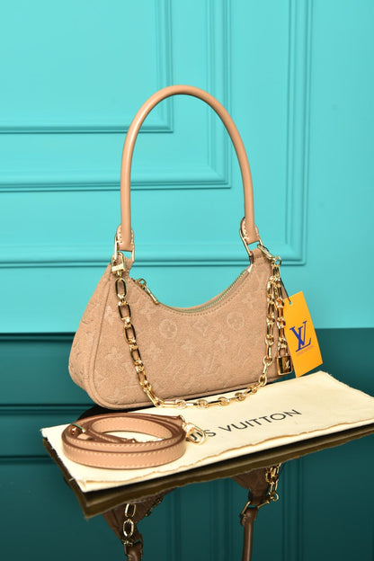 L - Catchy PM Bag in Suede