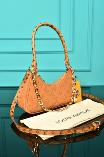 L - Catchy PM Bag in Suede