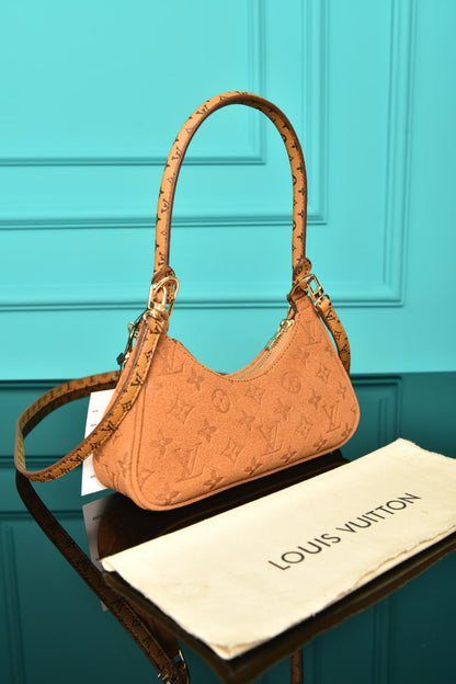 L - Catchy PM Bag in Suede