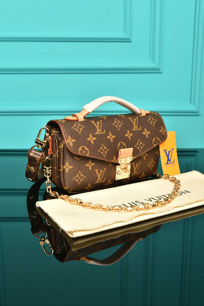 L - Pochette Metis East
