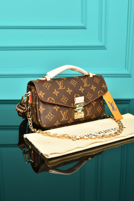 L - Pochette Metis East
