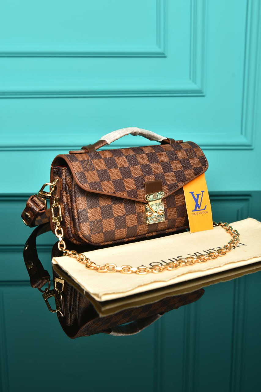 L - Pochette Metis East