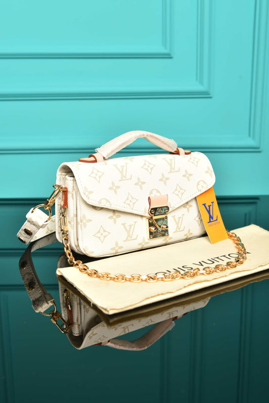 L - Pochette Metis East
