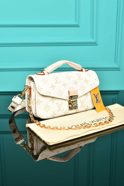 L - Pochette Metis East
