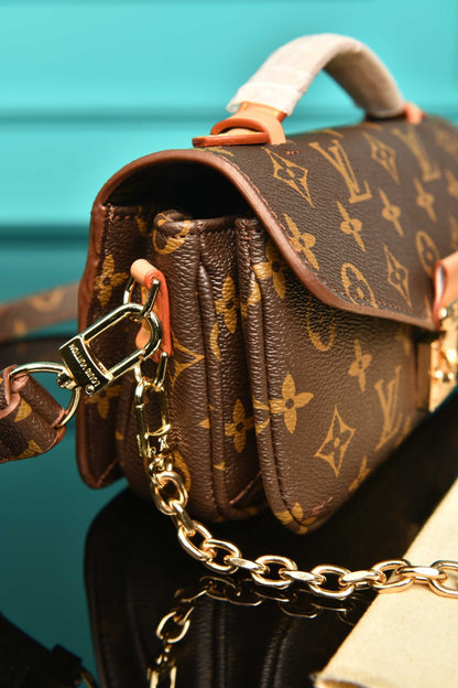 L - Pochette Metis East