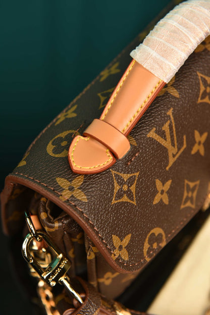 L - Pochette Metis East