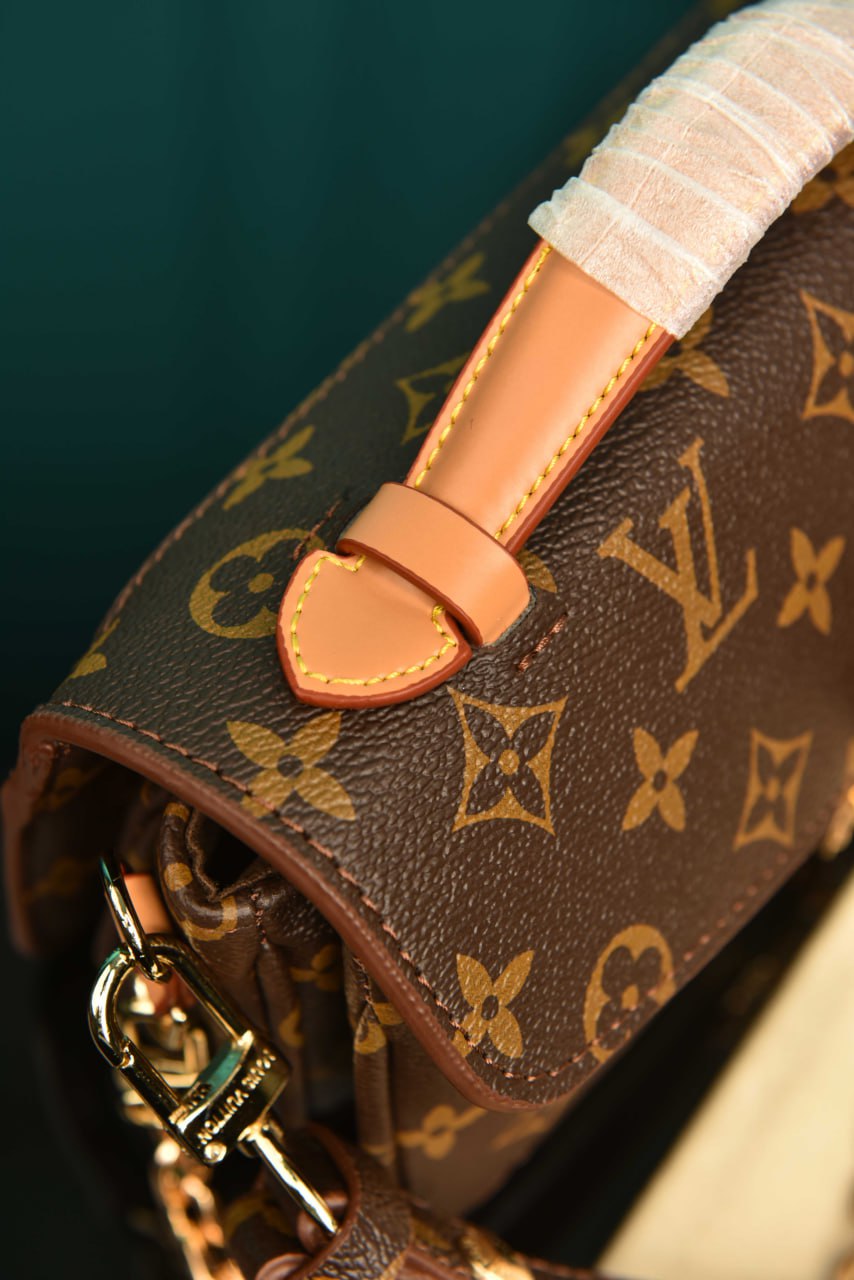 L - Pochette Metis East