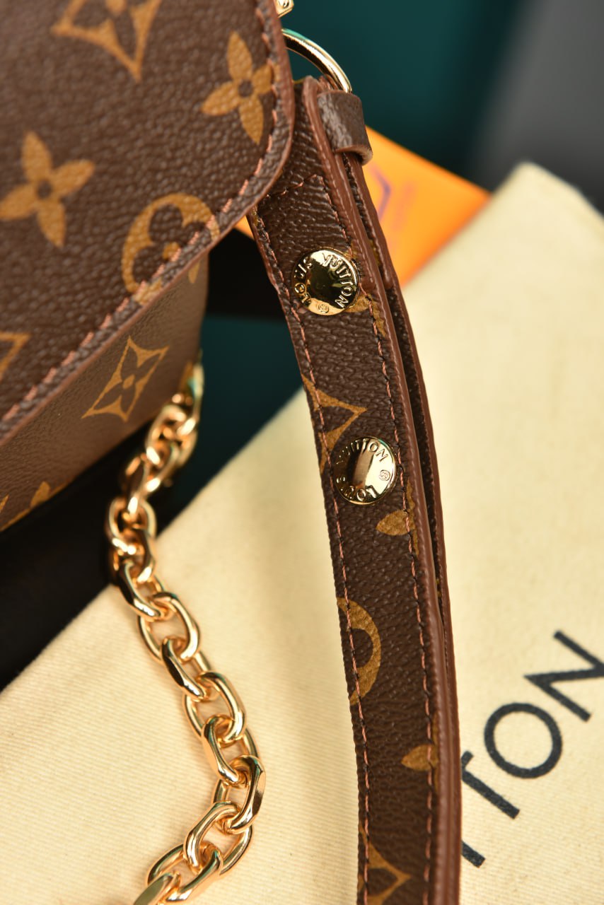 L - Pochette Metis East