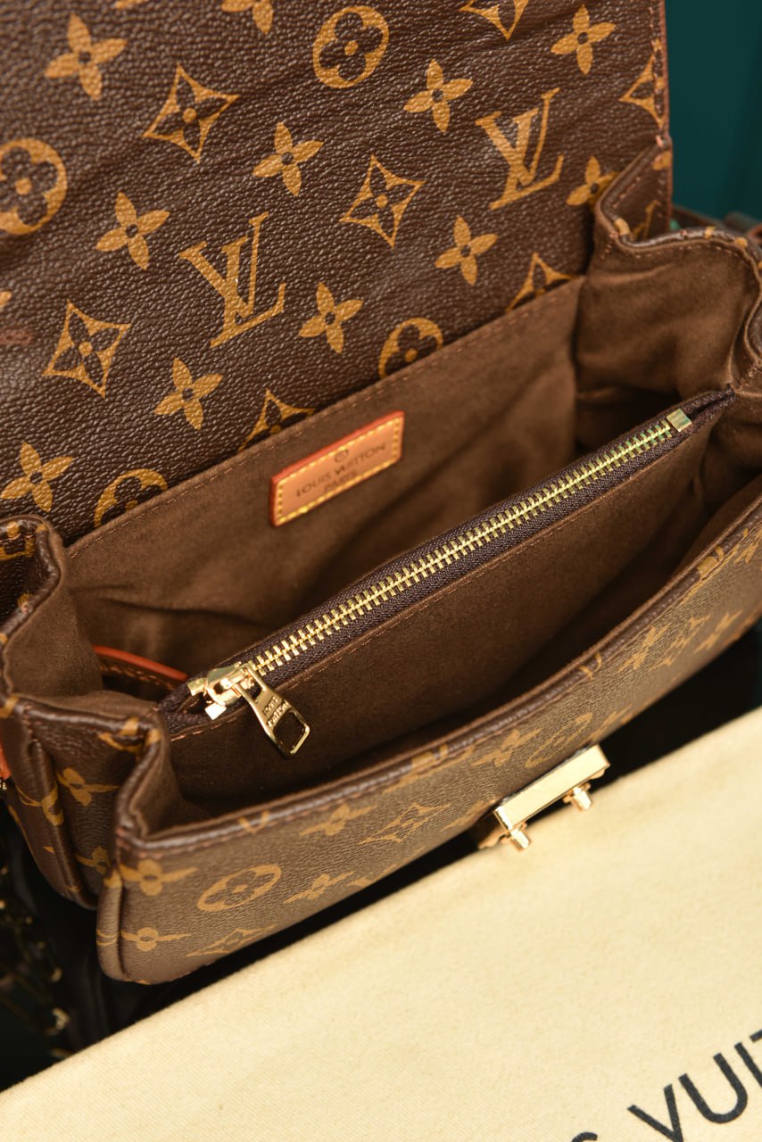 L - Pochette Metis East