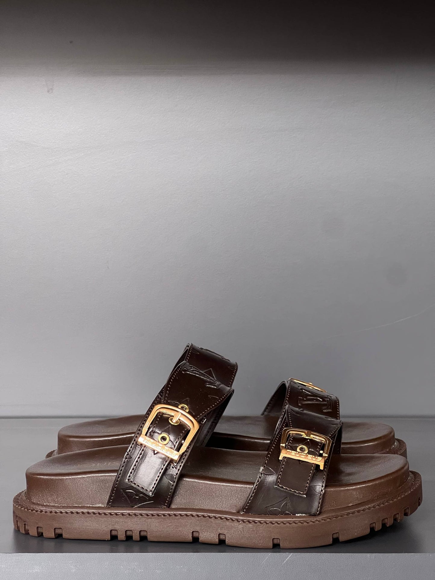 L - Sandals