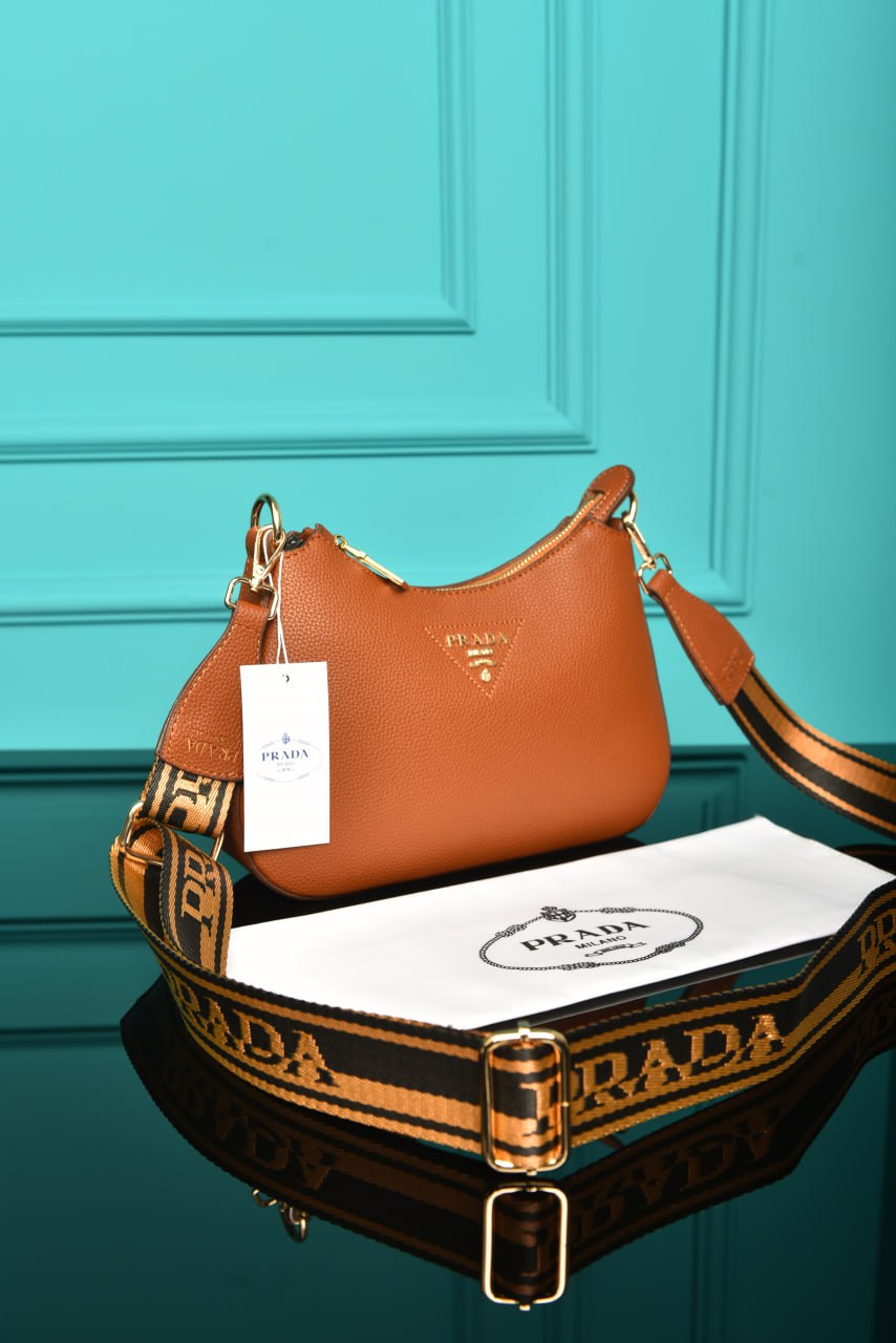 PR - Small Leather Shoulder Bag