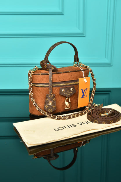 L - Vanity Chain Pouch in Suede
