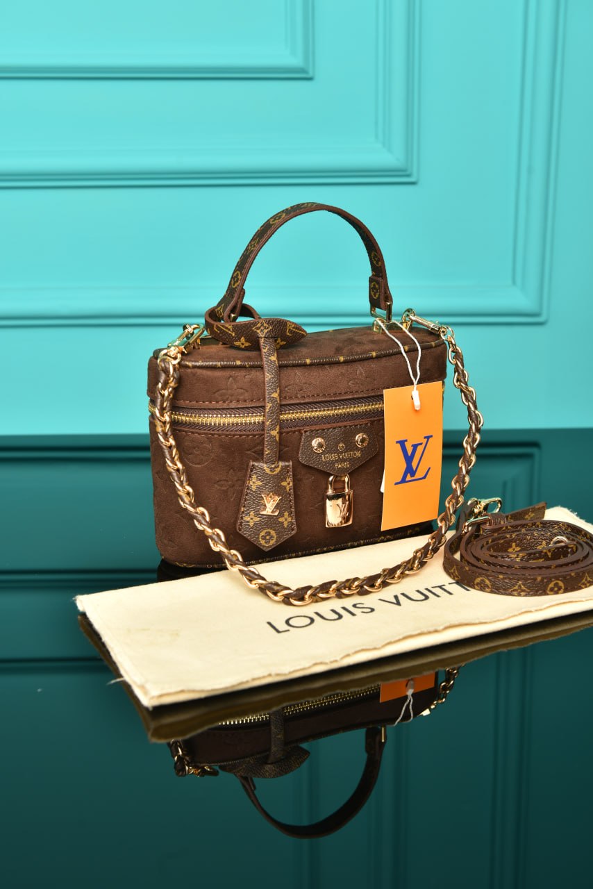 L - Vanity Chain Pouch in Suede