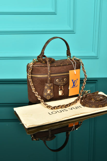 L - Vanity Chain Pouch in Suede