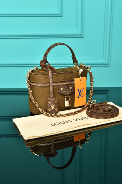 L - Vanity Chain Pouch in Suede