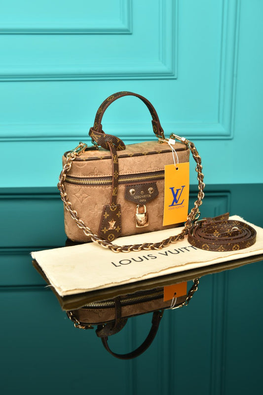 L - Vanity Chain Pouch in Suede