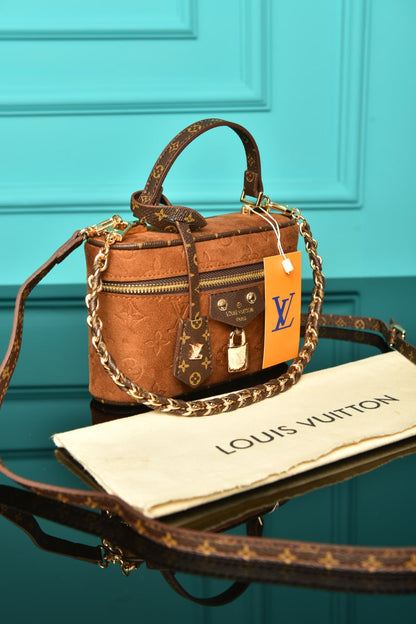 L - Vanity Chain Pouch in Suede