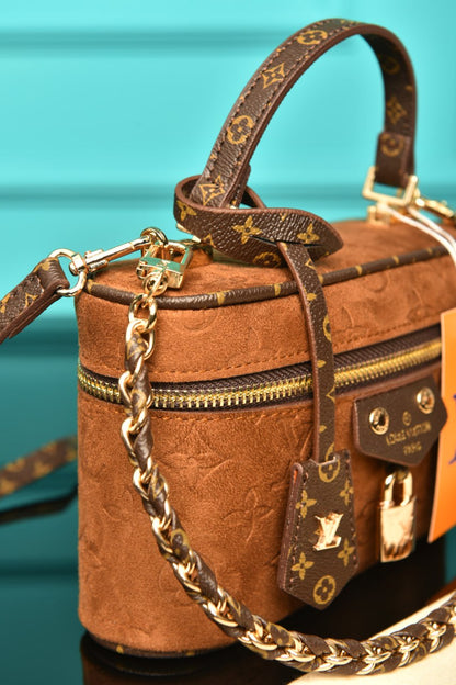 L - Vanity Chain Pouch in Suede