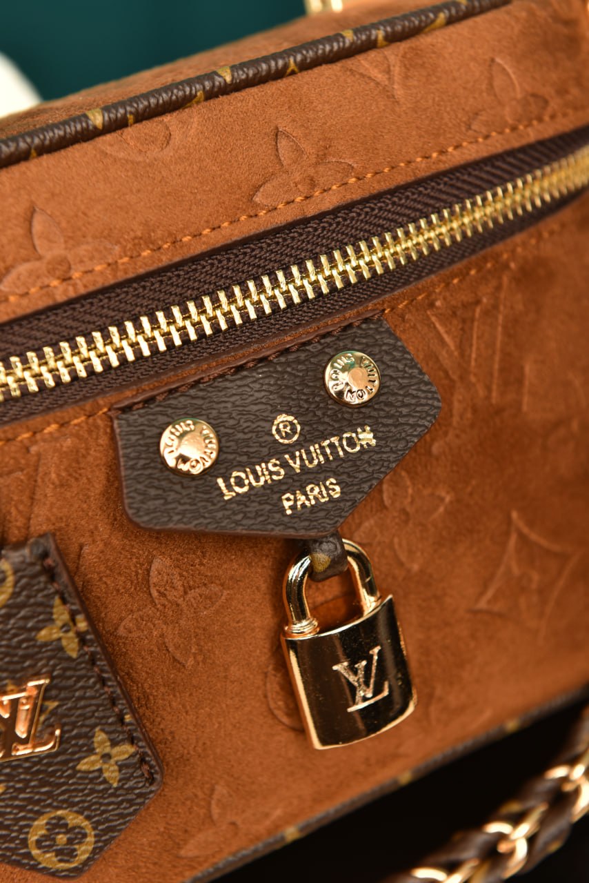 L - Vanity Chain Pouch in Suede