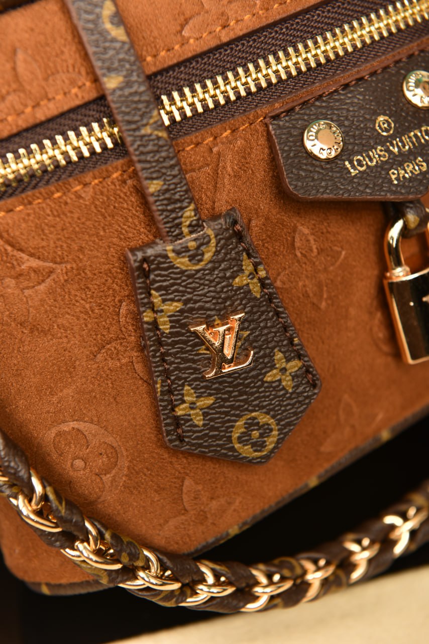 L - Vanity Chain Pouch in Suede