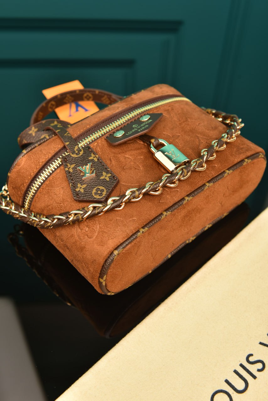 L - Vanity Chain Pouch in Suede