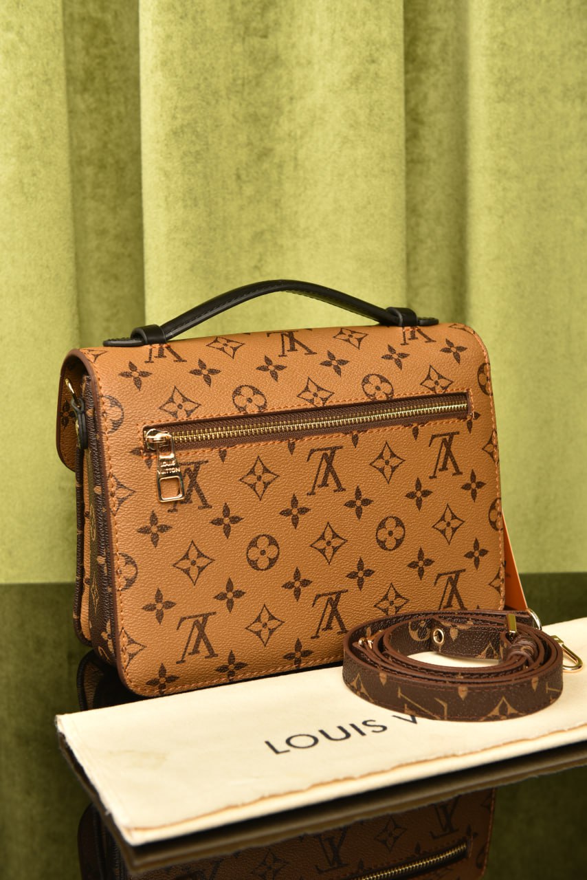L - Metis Pochette