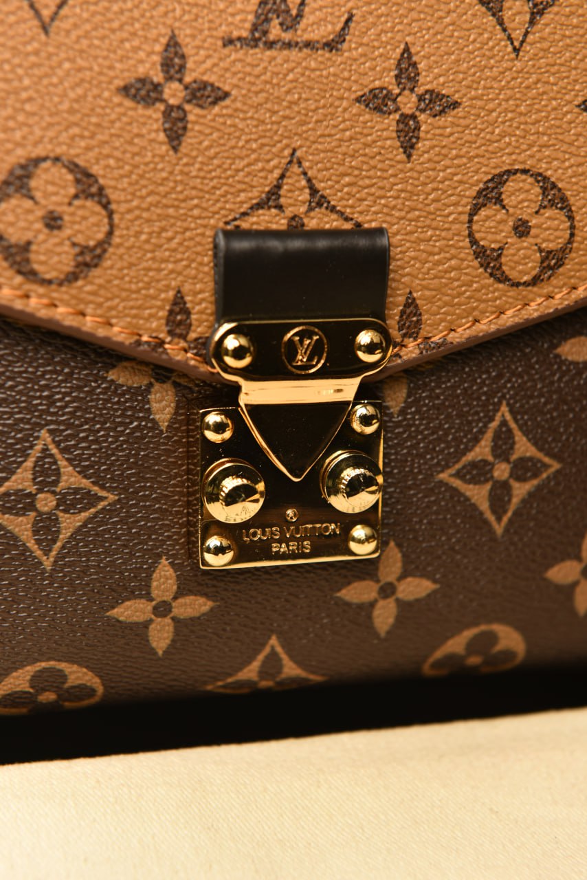 L - Metis Pochette