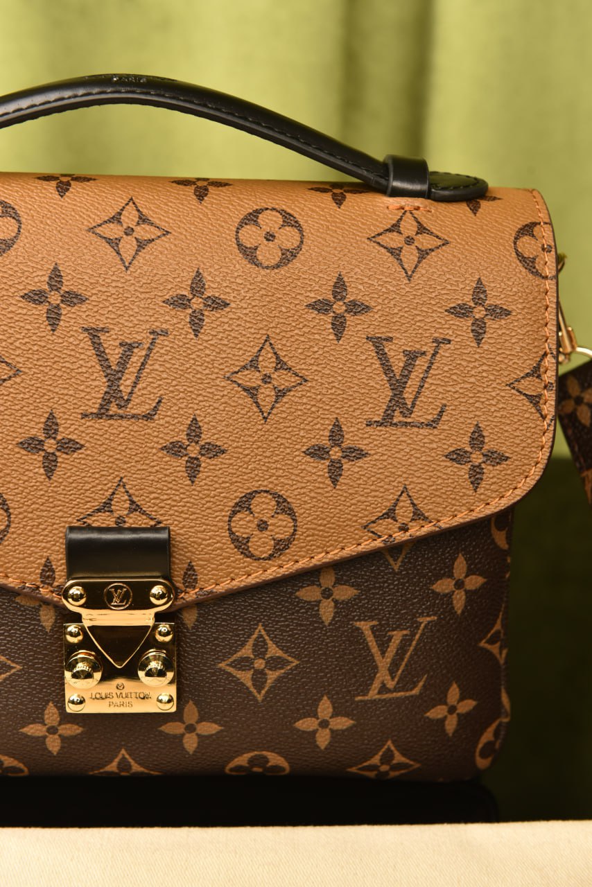 L - Metis Pochette